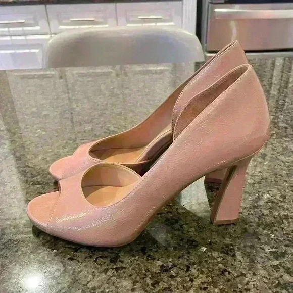 Naturalizer Nude 4 inch High Heel Excellent Like New Condition - Picture 1 of 10